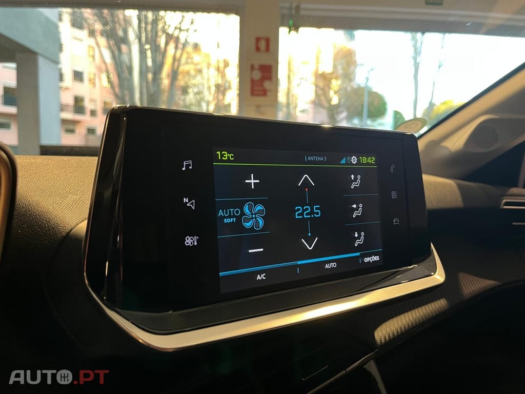 Peugeot E-208 50 kWh Allure Pack