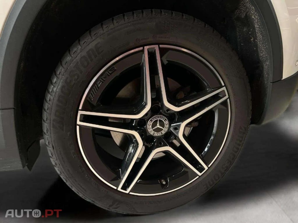 Mercedes-Benz GLA 250 e AMG LINE