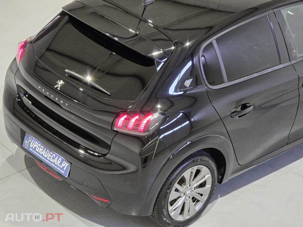 Peugeot E-208 50 kWh Allure Roadtrip