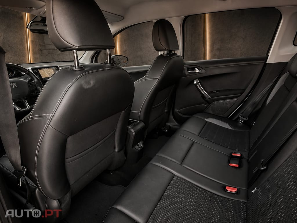 Peugeot 2008 1.2 PureTech Allure