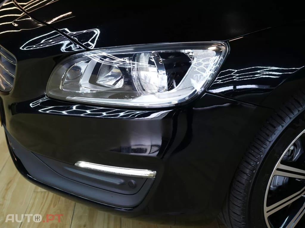Volvo V60 2.4 D6 Momentum AWD Phev
