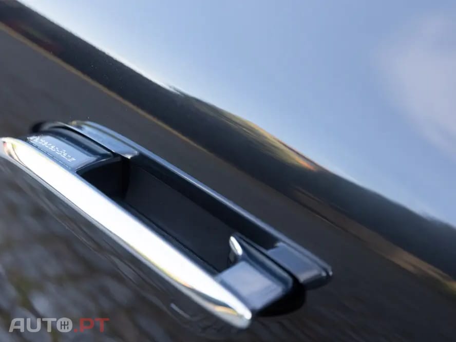 Mercedes-Benz EQE 300 Electric Art