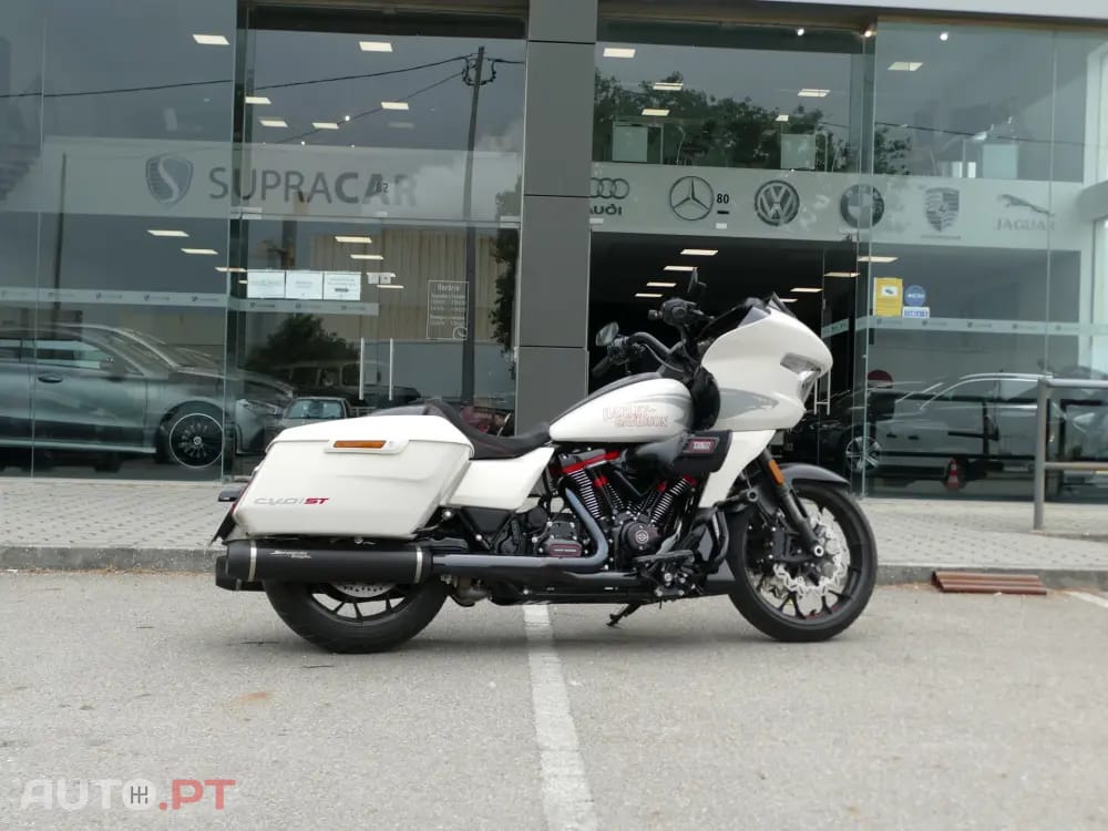 Harley Davidson FL CVO ROAD GLIDE ST