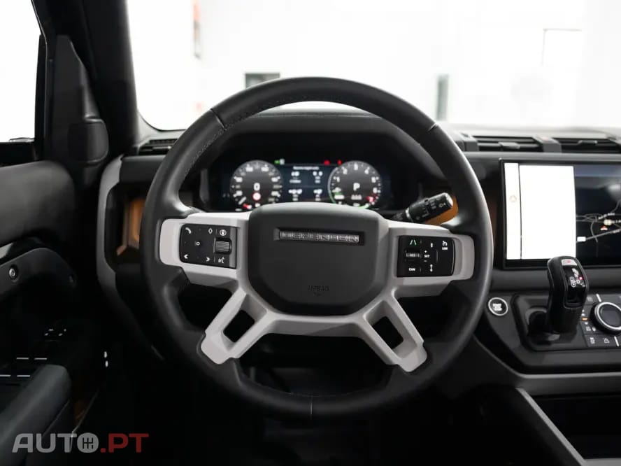 Land Rover Defender 2.0 P300e 110 AWD X-Dynamic HSE