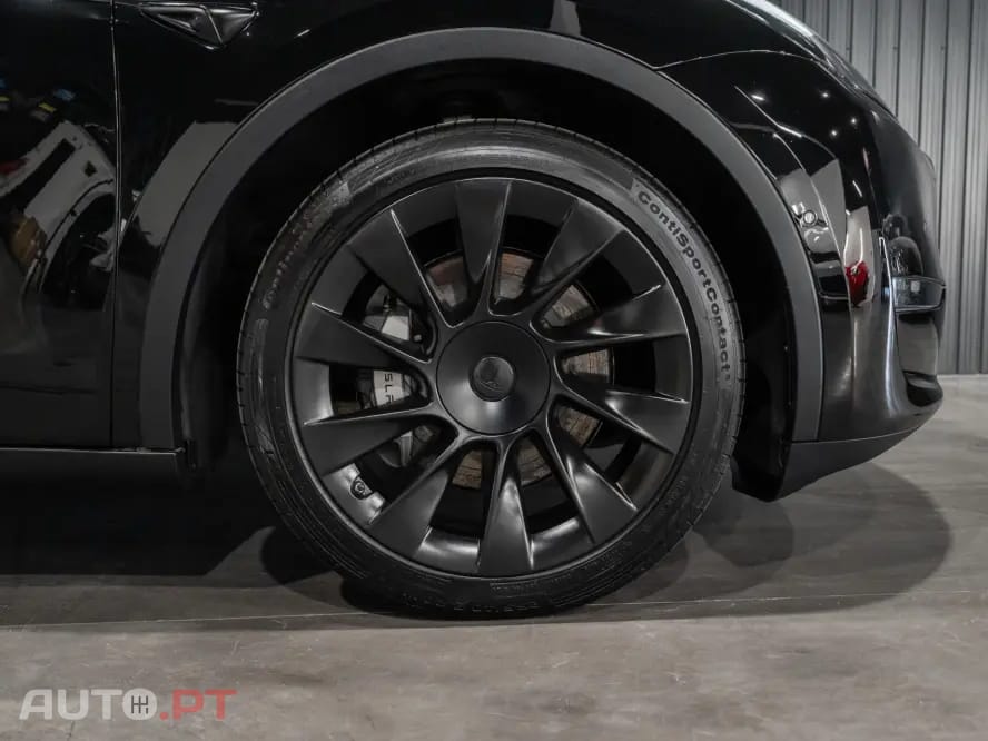Tesla Model Y Long Range Dual Motor AWD
