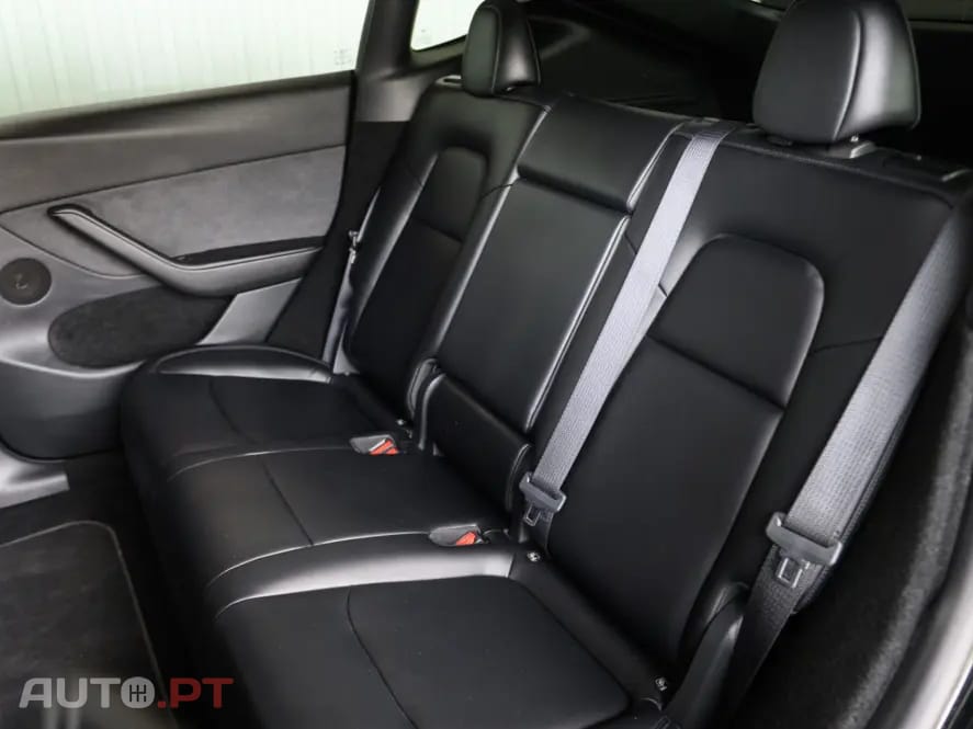 Tesla Model Y Long Range RWD