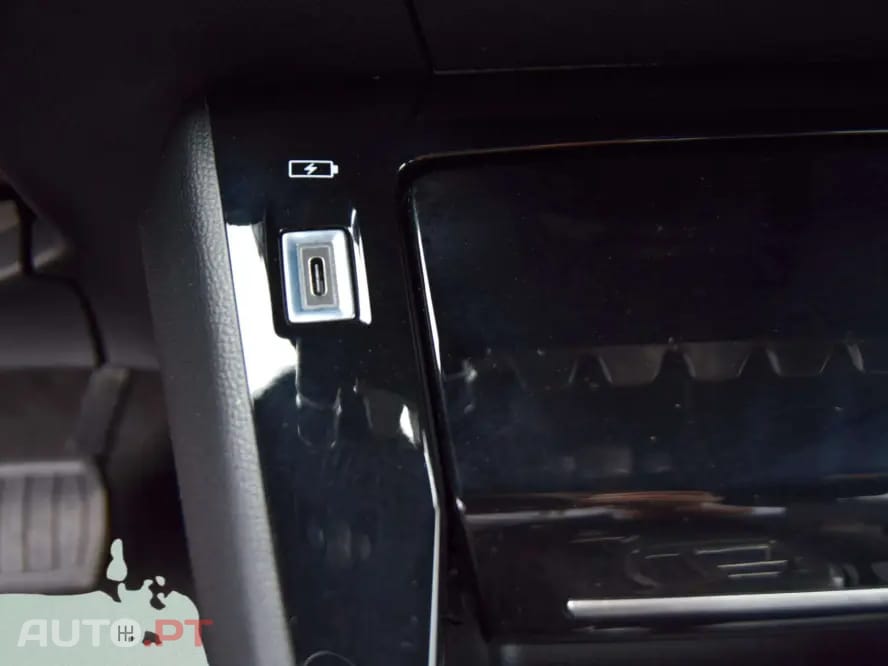 Peugeot 2008 1.2 Hybrid Allure e-DCS6