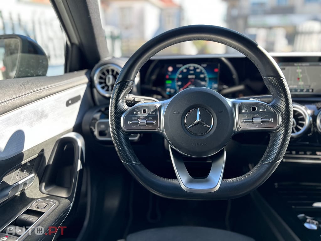 Mercedes-Benz A 250 e AMG Line