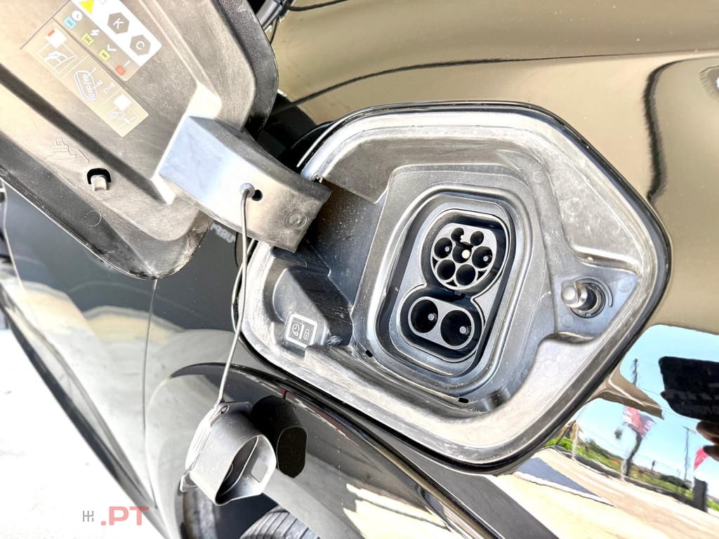 Peugeot E-208 50 kWh GT