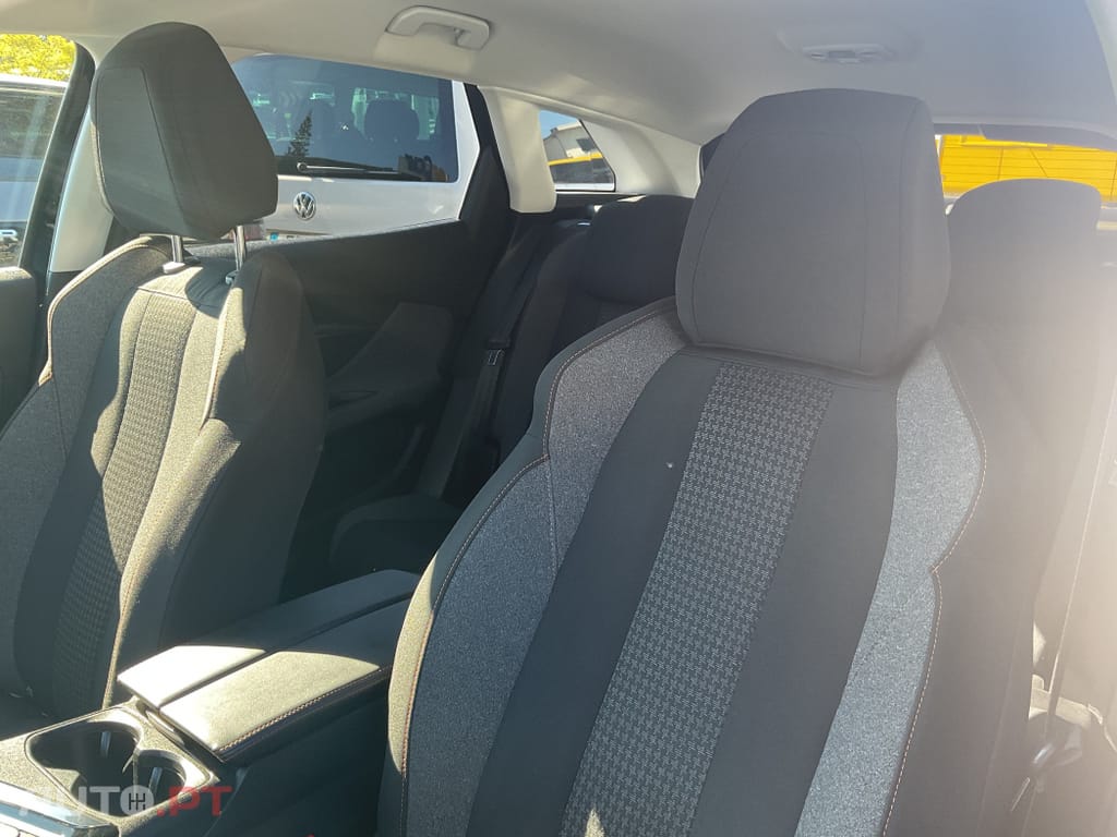 Peugeot 3008 1.5 BlueHDi Active