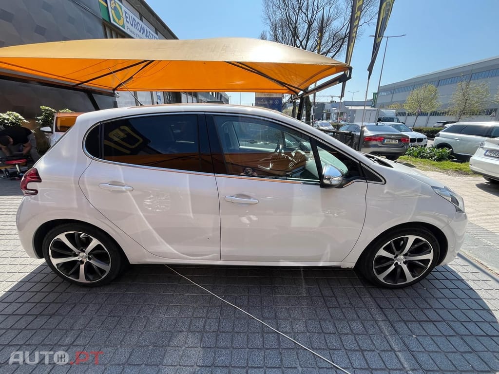 Peugeot 208  1.2 e-THP Féline