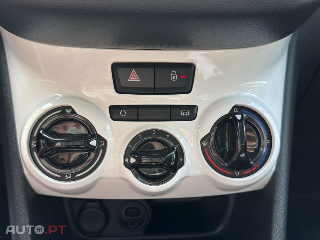 Peugeot 208 PureTech 68 Like — fotografia 17