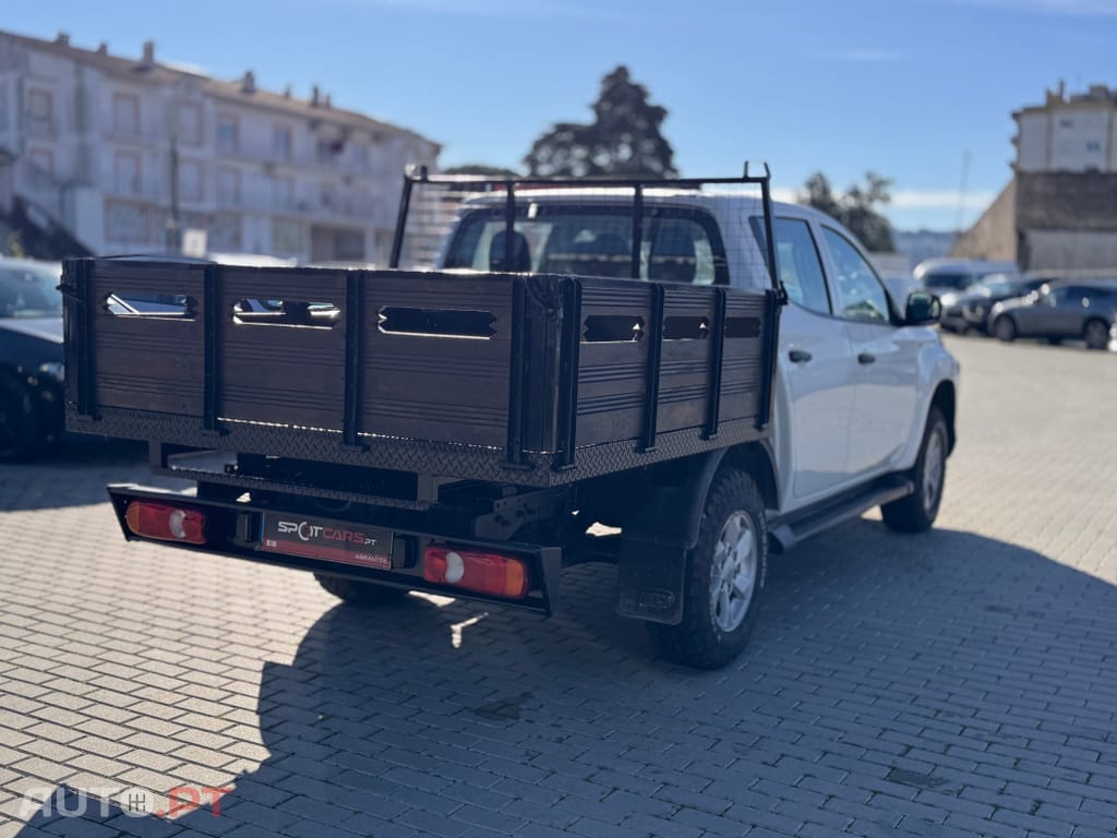 Mitsubishi L200 2.3 DI-D CD Invite 4WD