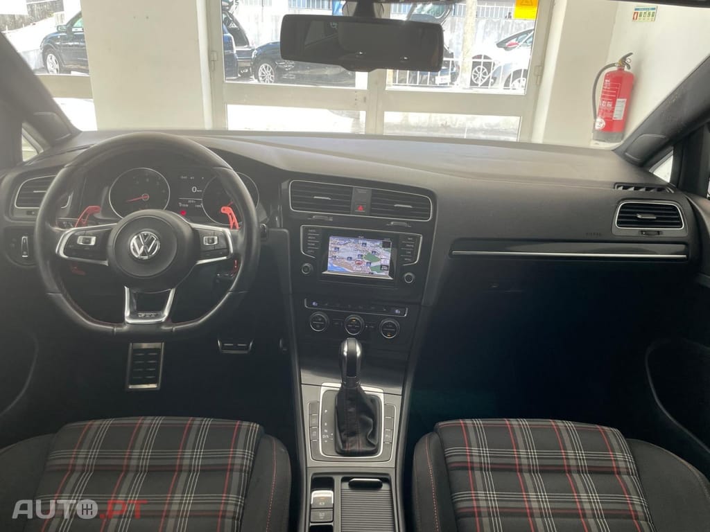 Volkswagen Golf 2.0 TSI GTI DSG
