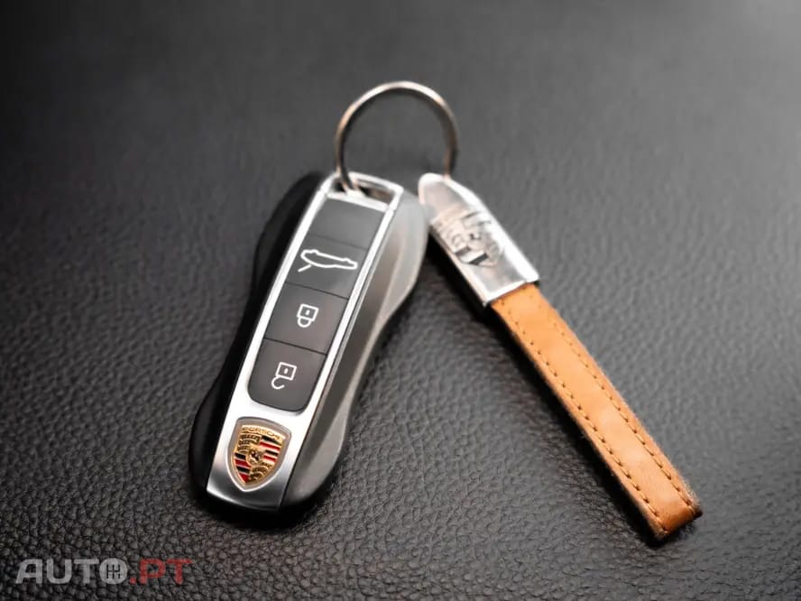 Porsche Panamera 4 E-Hybrid Platinum Edition