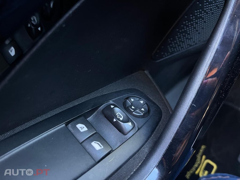 Peugeot 208  1.2 VTi Style