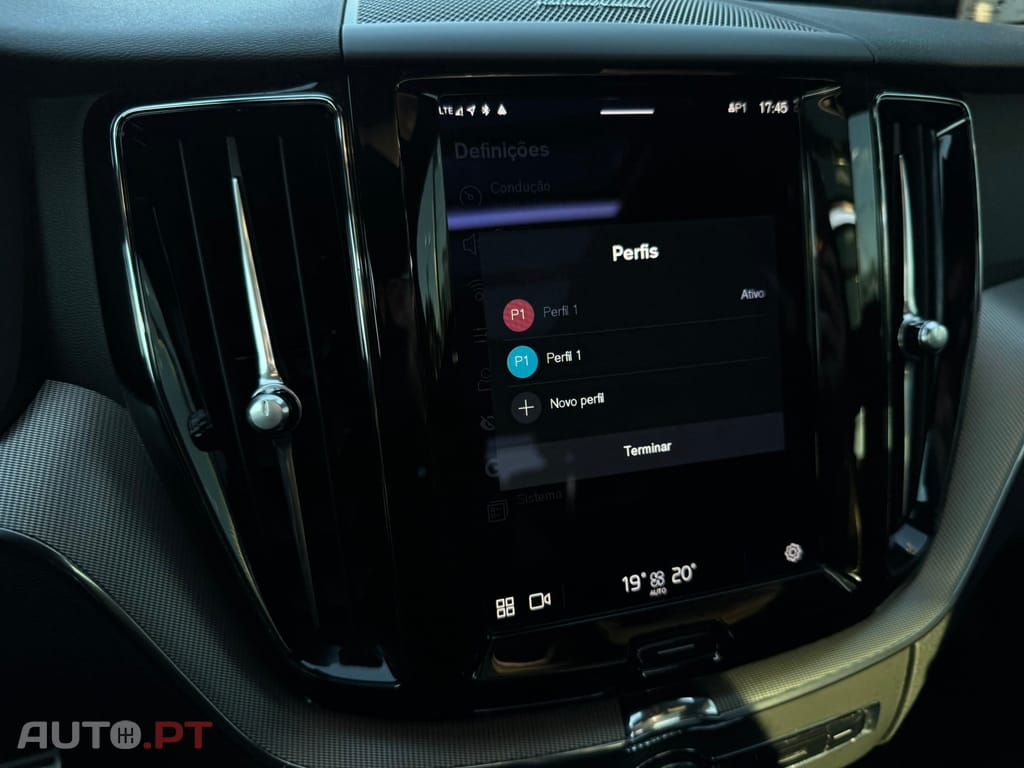 Volvo XC60 2.0 T6 PHEV R-Design AWD