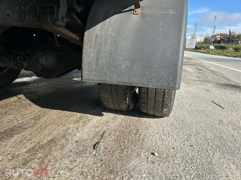 Mitsubishi Canter FE649 3.9 DI-D 7 Lugares