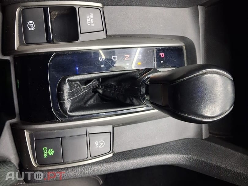 Honda Civic 1.0 i-VTEC Elegance CVT