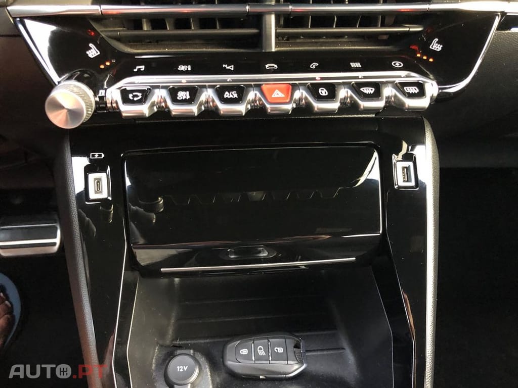 Peugeot E-2008 50 kWh GT