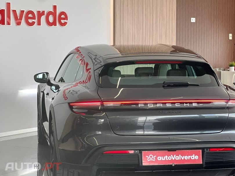 Porsche Taycan 4
