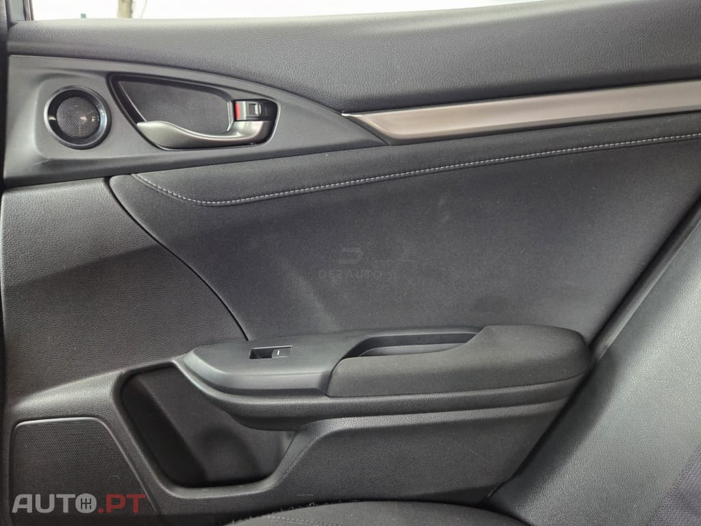 Honda Civic 1.0 i-VTEC Elegance Navi CVT