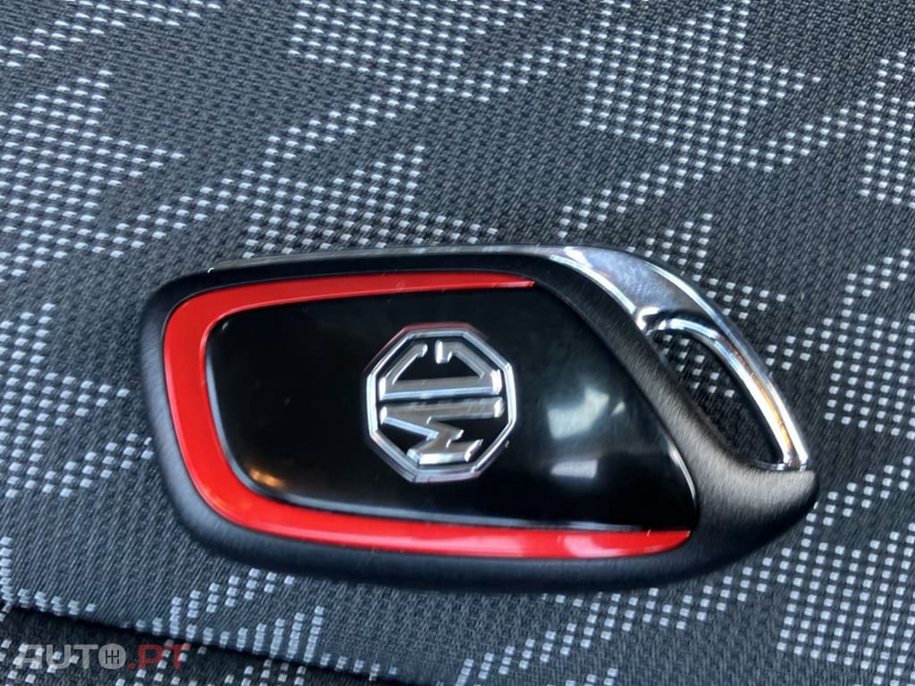 MG ZS EV 72.6 kWh Luxury OBC 11 KW