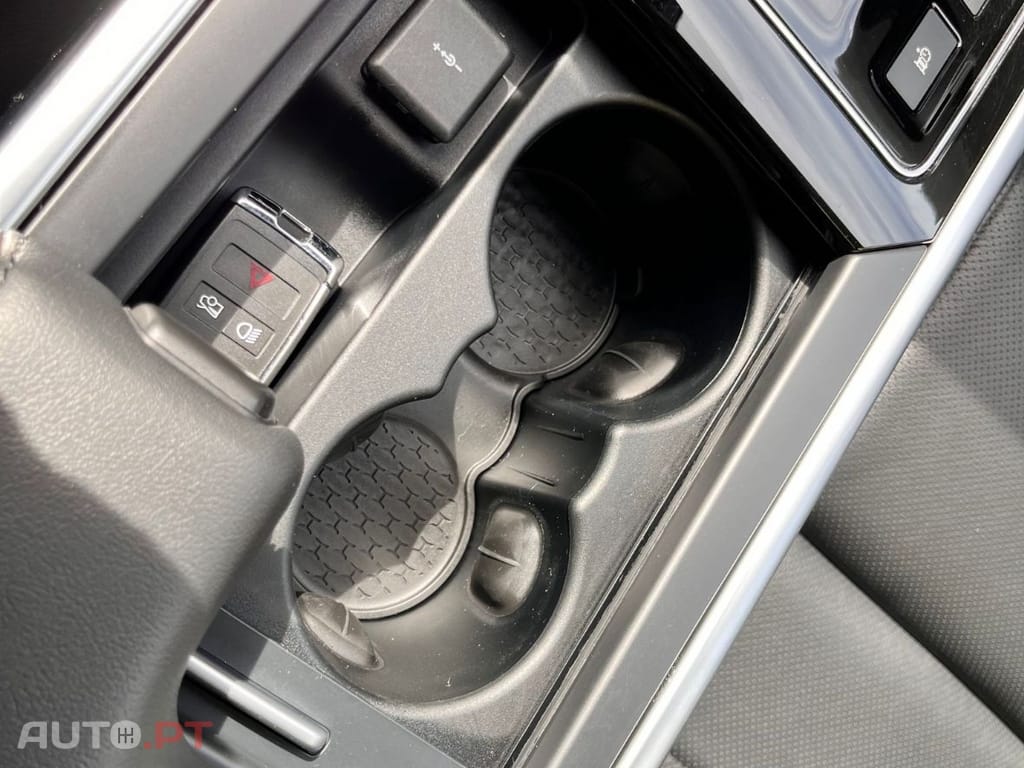 Jaguar XE 200d R Dynamic RED 