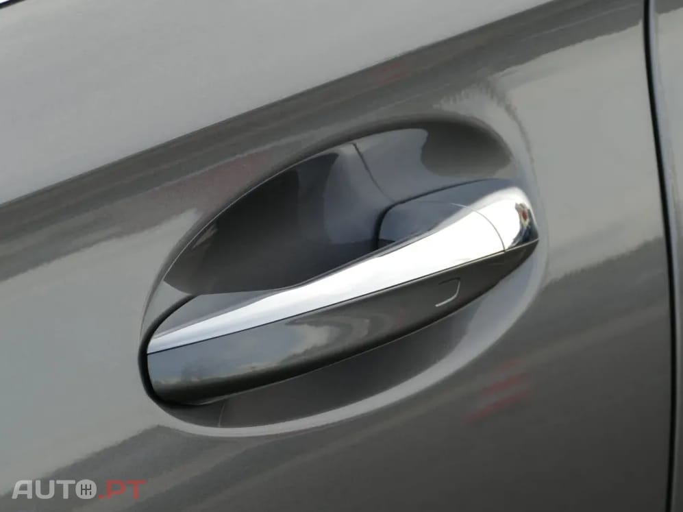 Mercedes-Benz A 250 e AMG Line