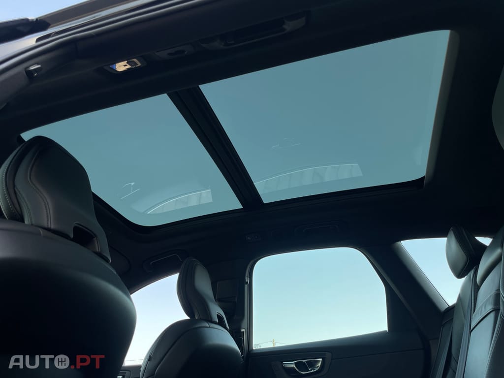 Volvo XC60 2.0 T8 PHEV R-Design AWD