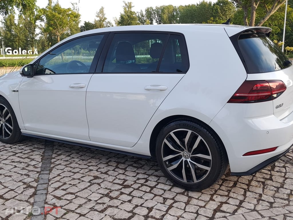 Volkswagen Golf 1.5 eTSI R-Line DSG