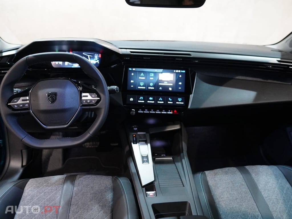 Peugeot 408 1.2 PureTech Allure EAT8