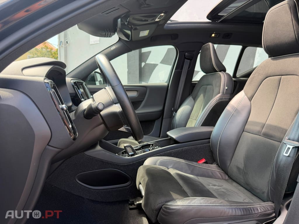 Volvo XC40 T4 Recharge DKG RDesign Expression