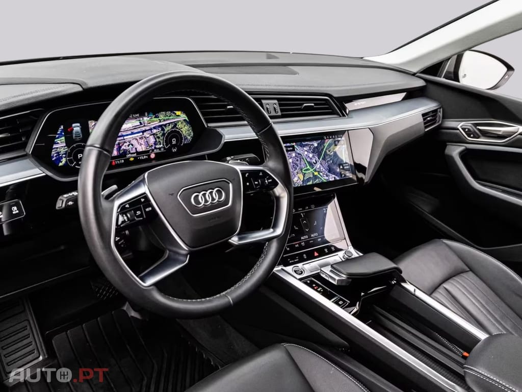 Audi Q8 E-Tron 55 S LINE BLACK 