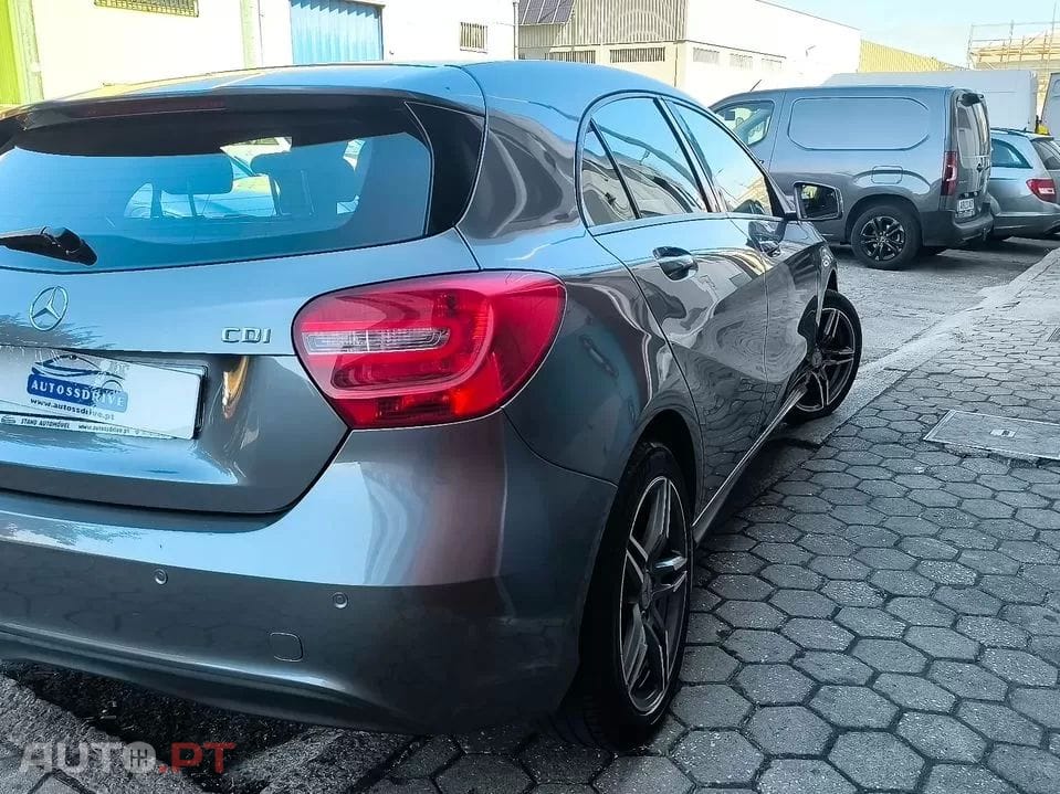 Mercedes-Benz A 180 CDI BlueEFFICIENCY — fotografia 13