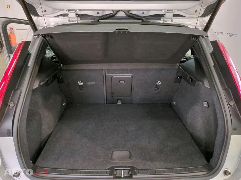 Volvo XC40 1.5 T4 PHEV Plus Dark