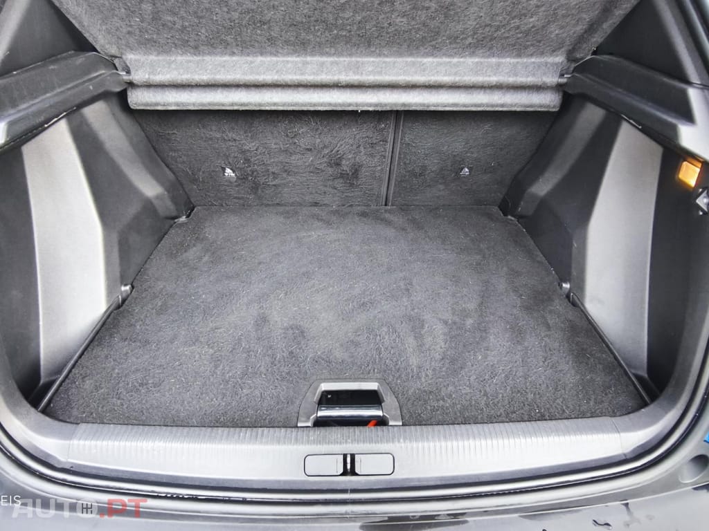 Peugeot E-2008 50 kWh Allure Pack