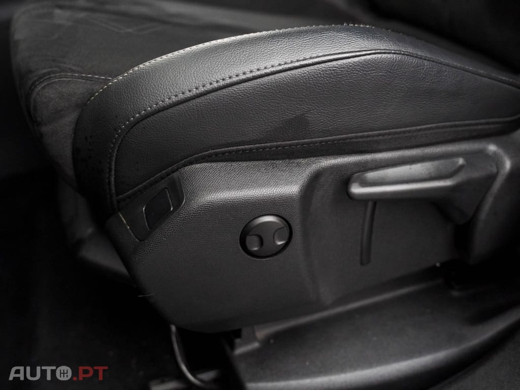 DS DS7 Crossback E-Tense Performance Line EAT8