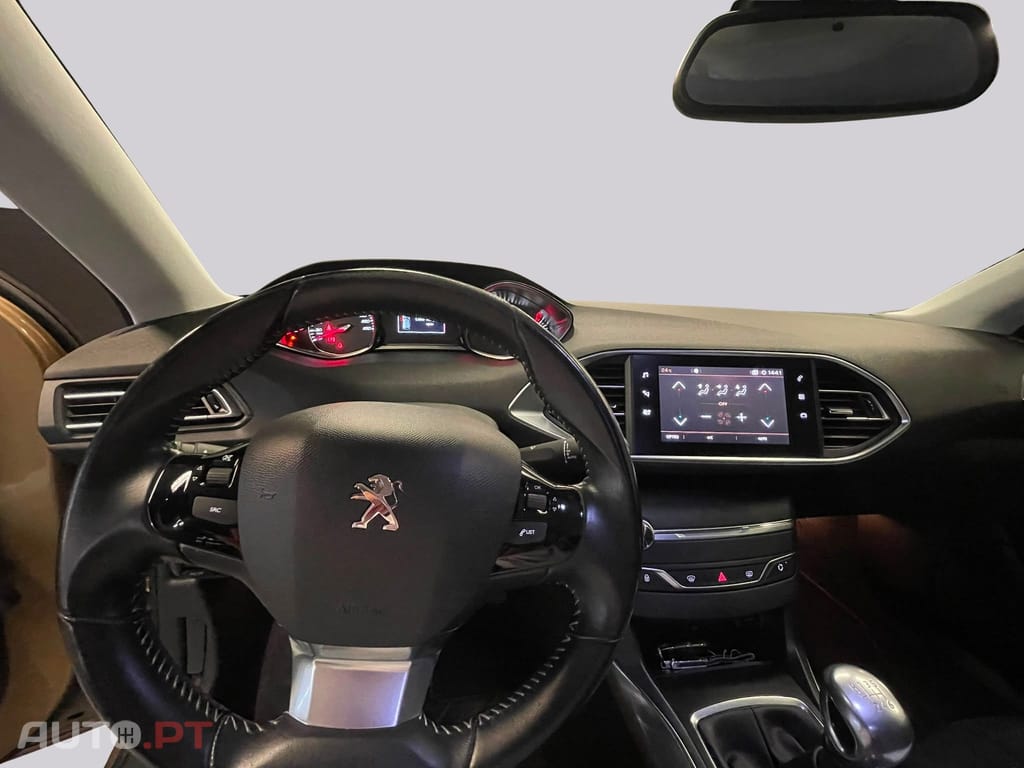Peugeot 308 SW 1.2 PureTech Allure — fotografia 6