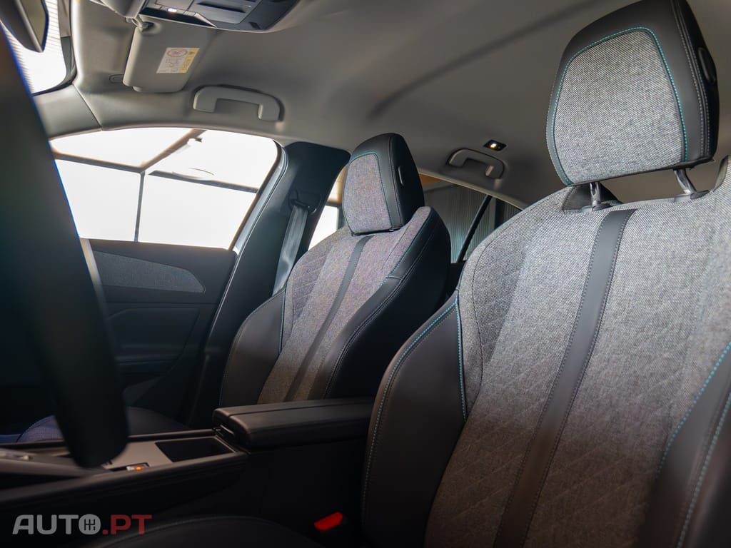 Peugeot 408 1.2 PureTech Allure EAT8