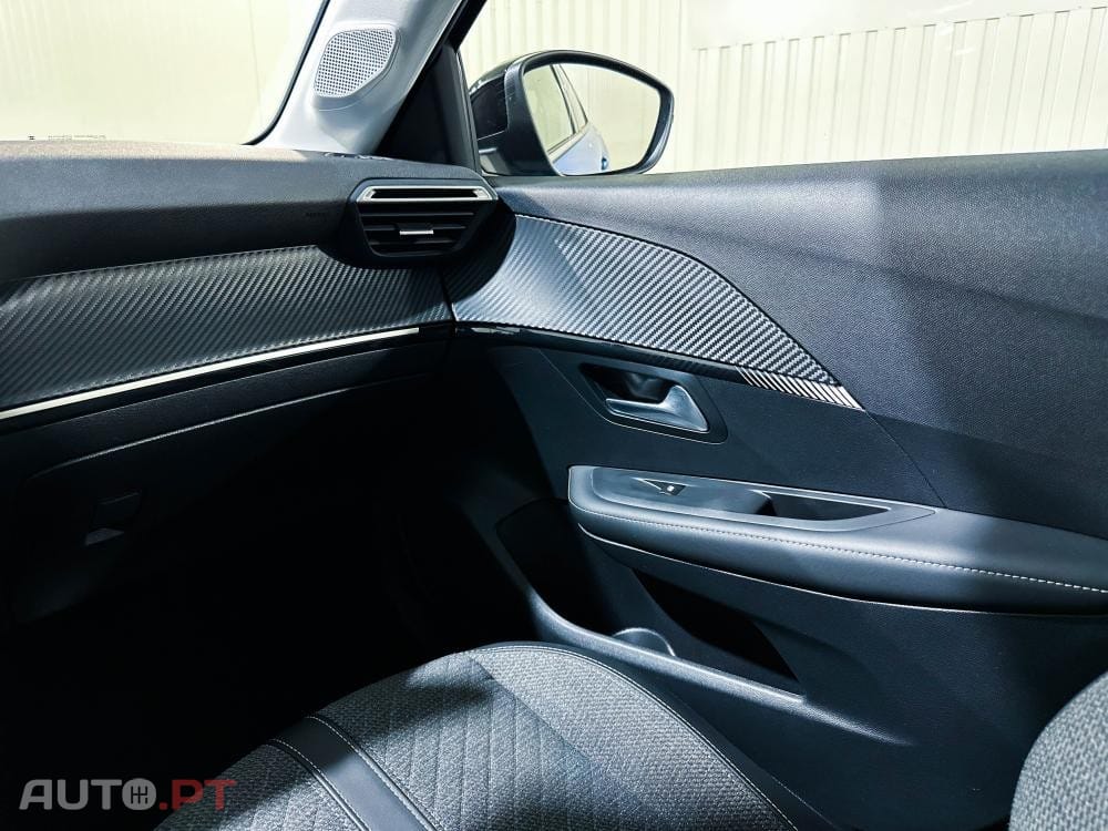 Peugeot 208 1.2 Hybrid Allure e-DCS6