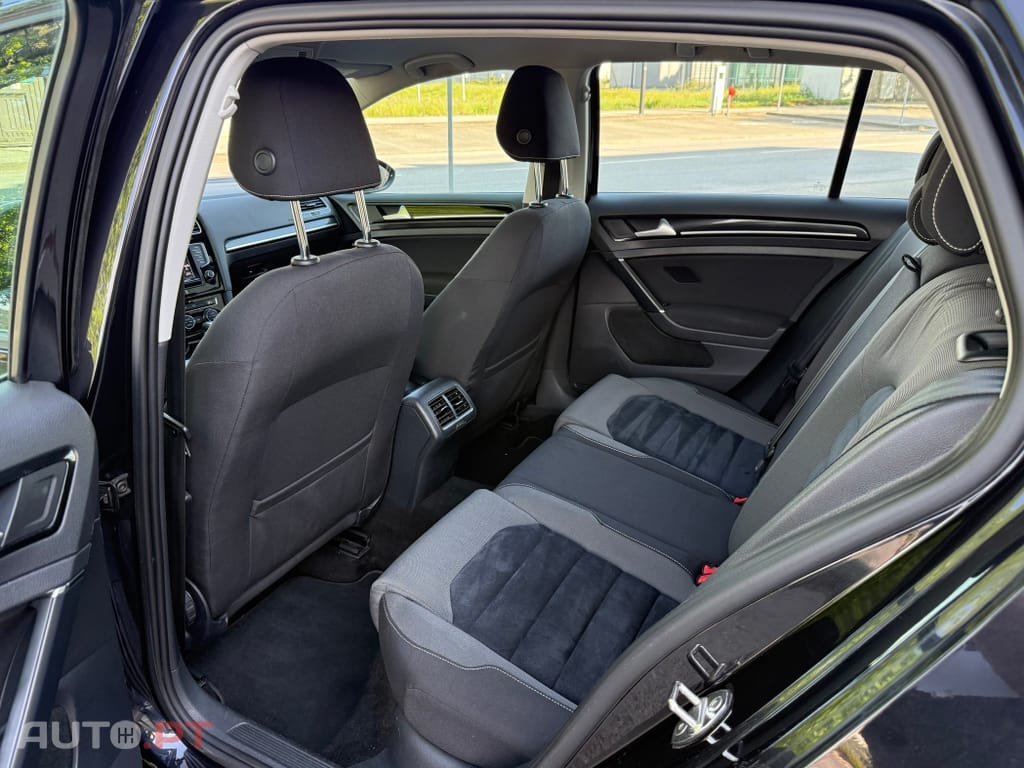 Volkswagen Golf 1.6 TDi Highline DSG