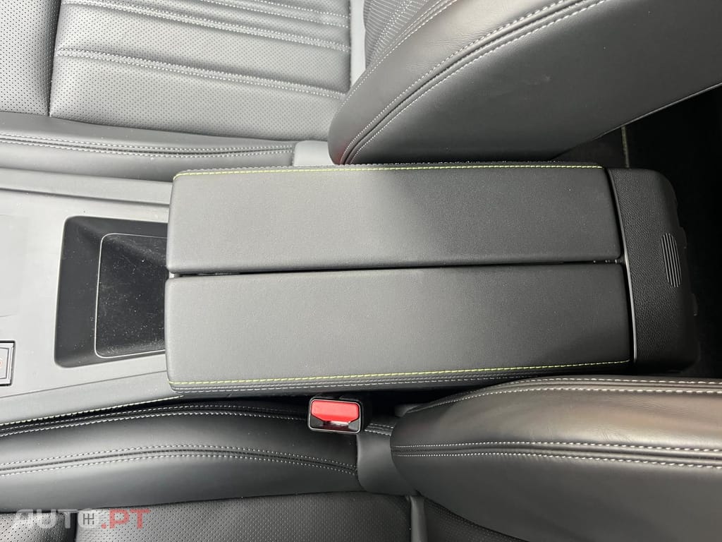 Peugeot 408 PHEV 180 e-EAT8 GT I.V.A DEDUTIVEL 
