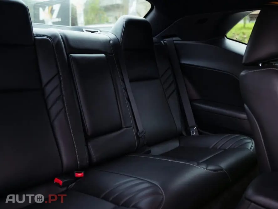 Dodge Challenger Auto SXT Plus