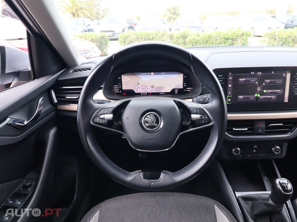 Skoda Kamiq 1.0 TSI Selection — fotografia 14