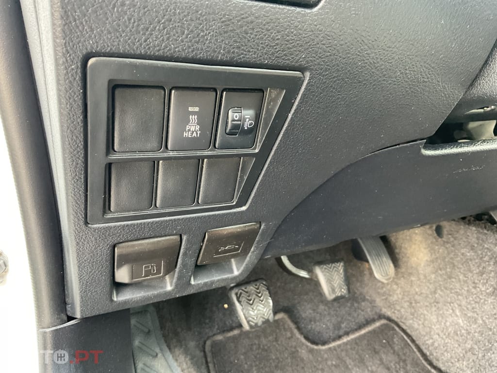 Toyota Hilux 2.4 D-4D 2WD CE