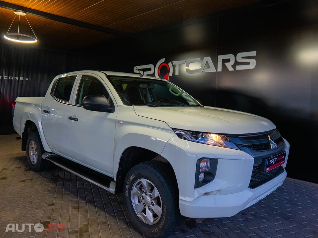 Mitsubishi L200 2.3 DI-D CD Invite 4WD