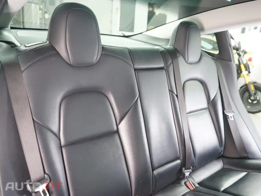 Tesla Model 3 Standard Range Plus RWD