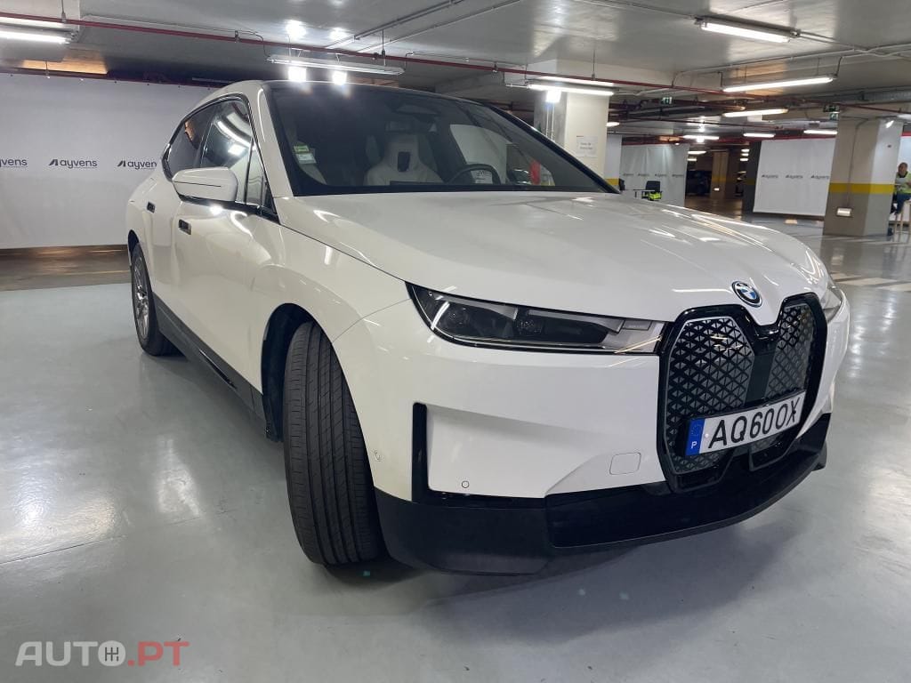 BMW iX xDrive 40