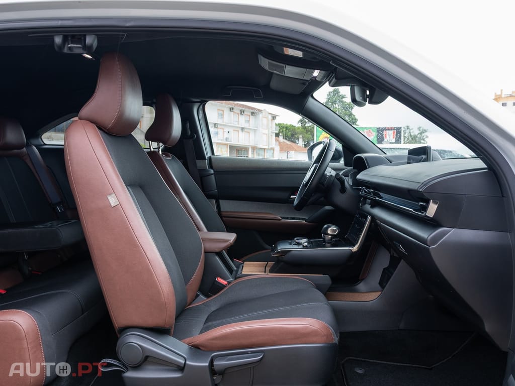 Mazda MX-30 e-SKYACTIV Advantage+Modern Confidence